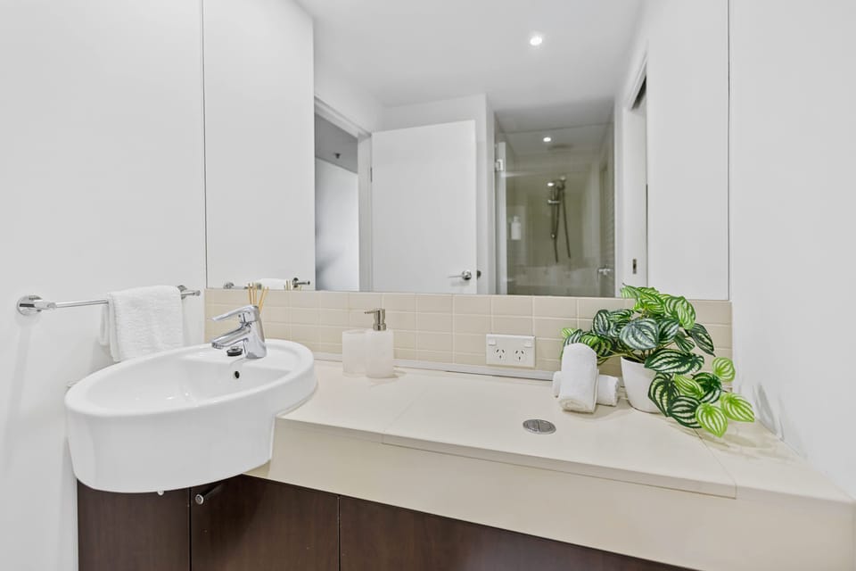 Waterfront Bliss Harbour Lights I Gym City Apartment in Cairns