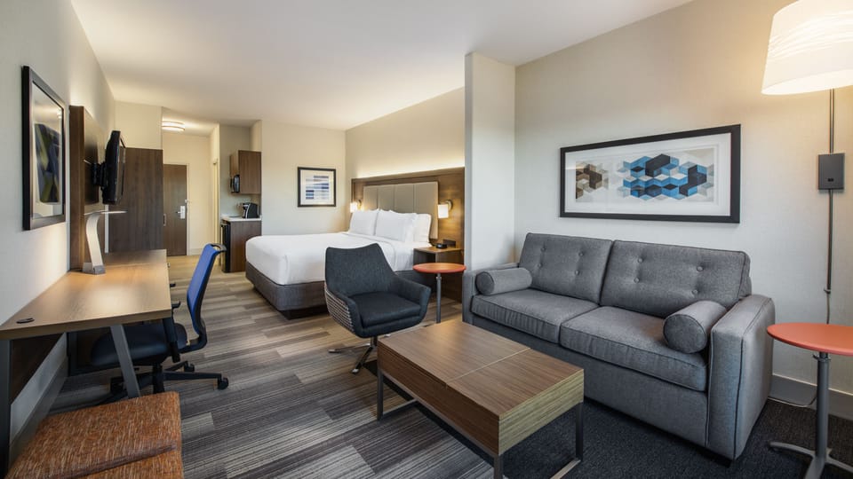 Suite, 1 King Bed with Sofa bed (Add Living Area) | Desk, iron/ironing board, cribs (free), WiFi (free)