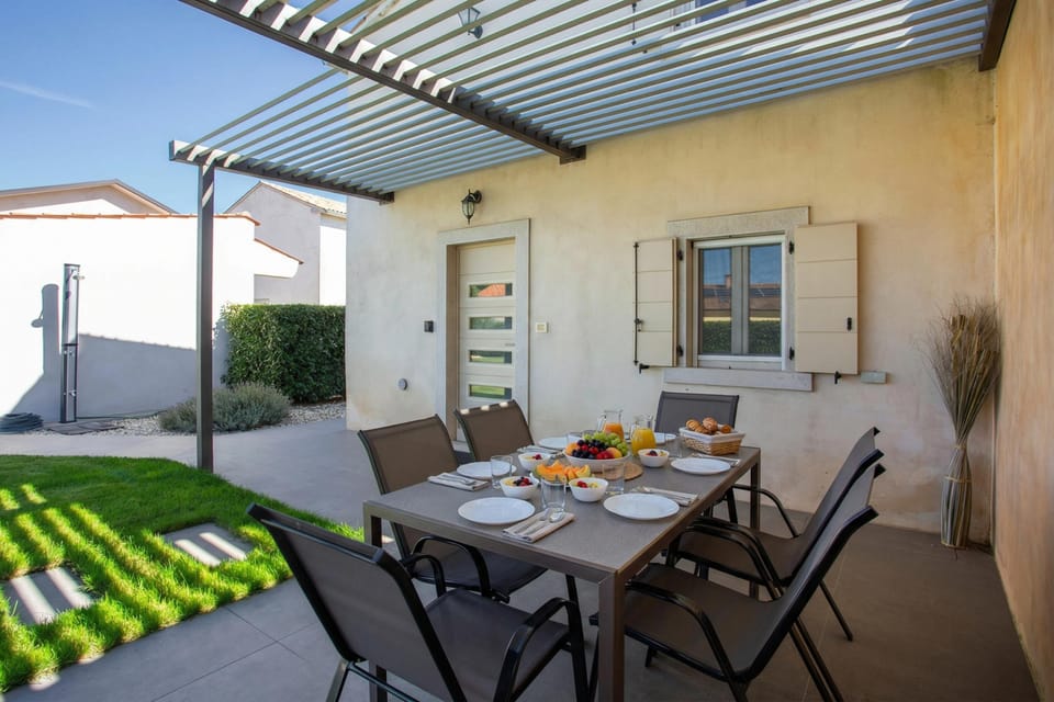 Standard House, 2 Bedrooms, 2 Bathrooms (Casa Cassianus with private Pool) | Outdoor dining
