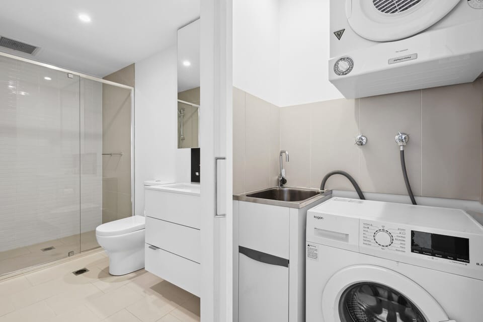 Apartment | Bathroom | Hair dryer, towels, soap, shampoo