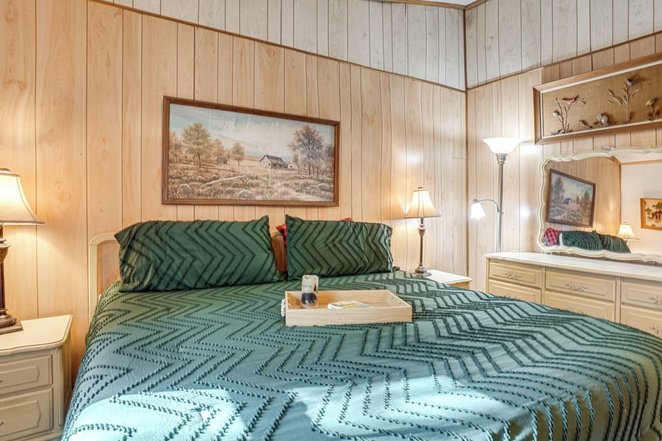 7 Mi to Main Street: Cabin w/ Deck in Stanley! Cottage in Shenandoah Valley