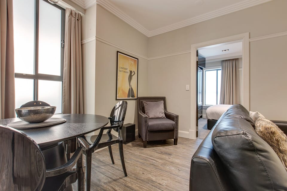 Apartment | Living room | Fireplace