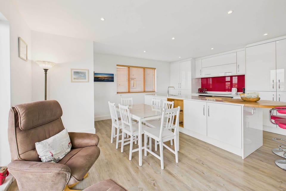 Becalmed, Amble - Host & Stay