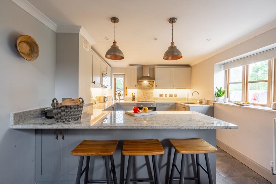 Ground floor: Kitchen with sit up island