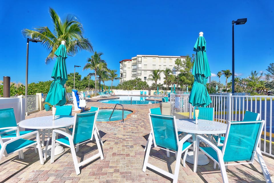 Sunset Vistas Pool Deck