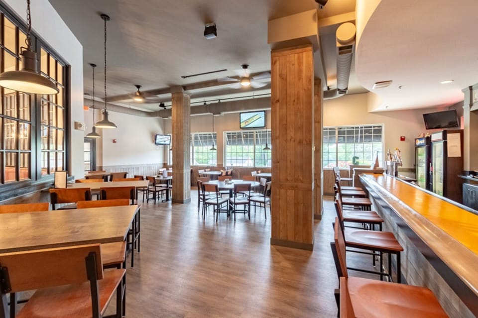 Breakfast, lunch, dinner served; Italian cuisine 