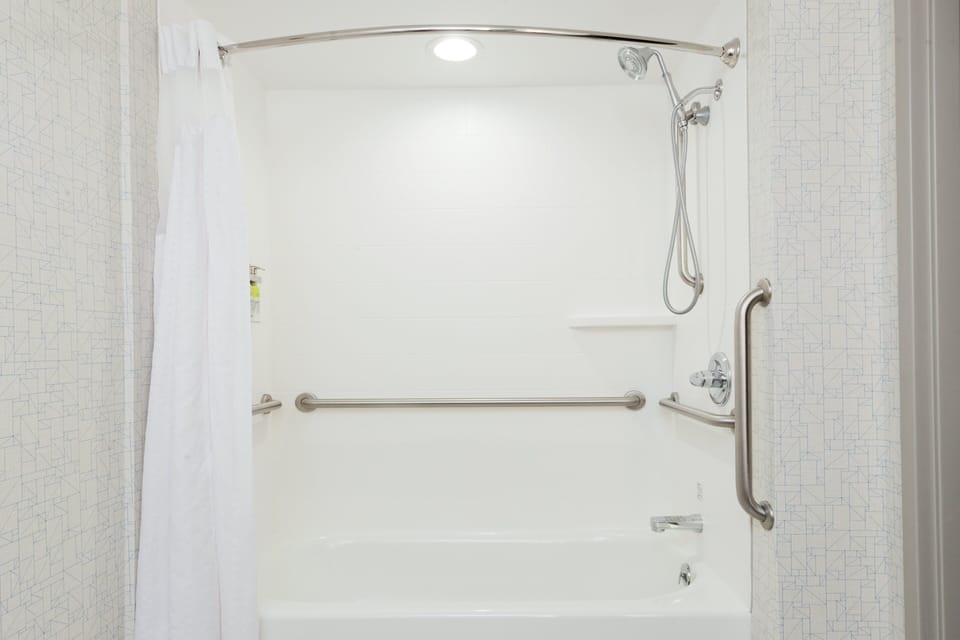 Standard Room, 1 King Bed, Accessible (Comm, Accessible Tub) | In-room safe, desk, iron/ironing board, rollaway beds (free)