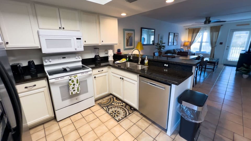 Apartment, 2 Bedrooms | Private kitchen | Coffee/tea maker, fridge, oven, toaster