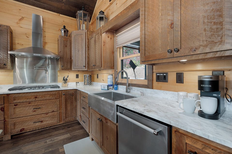 Great Trails Lodge - Fully Equipped Kitchen