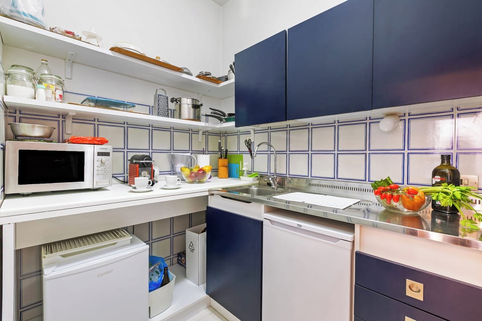 Family Apartment, Multiple Bedrooms, Lakeside (Lake Front Bogliaco) | Private kitchen | Fridge, microwave, oven, stovetop