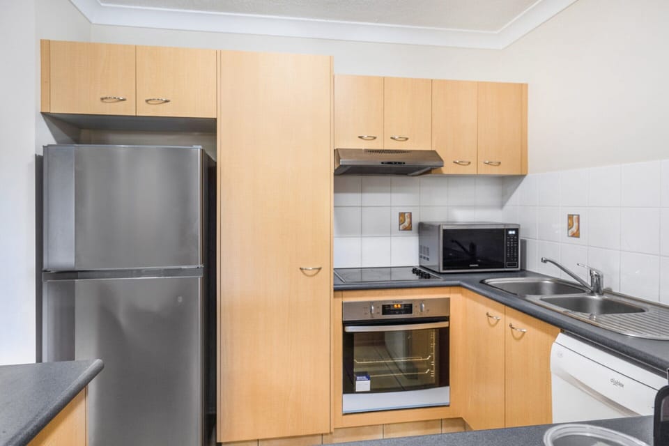 Apartment | Private kitchen | Coffee/tea maker, fridge, microwave, oven