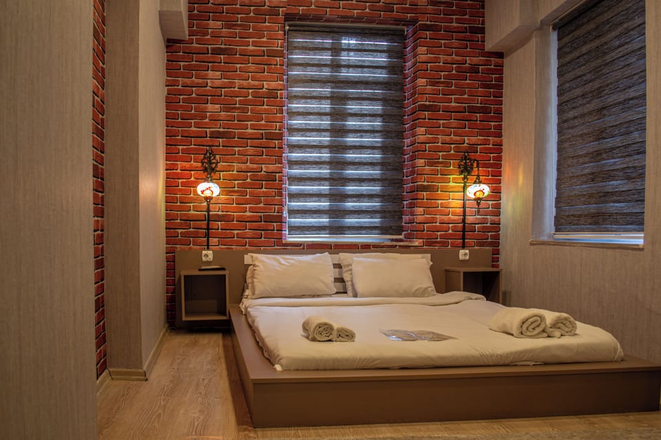 Basic Double Room | Minibar, iron/ironing board, free WiFi, bed sheets