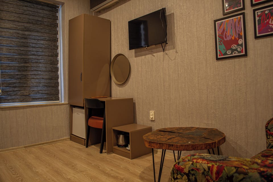 Basic Double Room | Living area