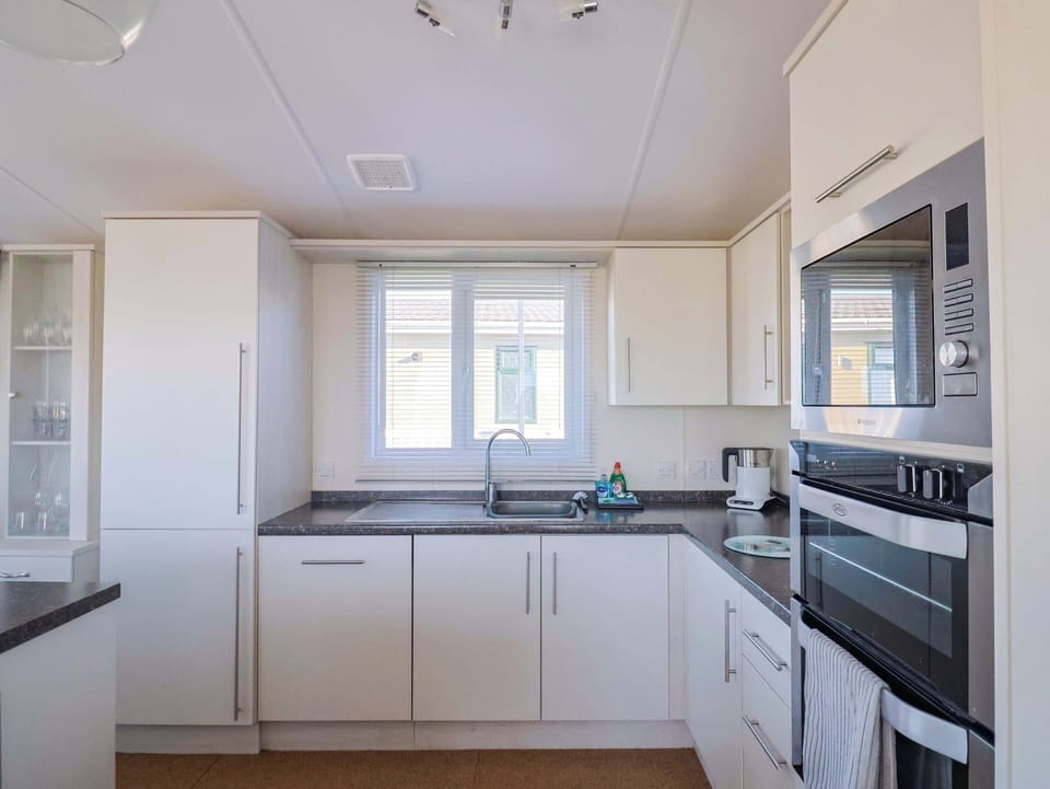 Dishwasher, cookware/dishes/utensils