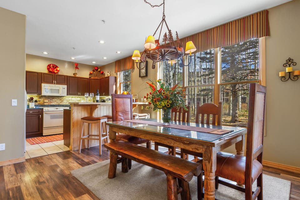 Open Kitchen, Dinning, and Family rooms so nobody misses a single day's story