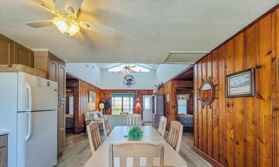 1003 Ocean Blvd (Four By The Shore [Int Refr]) - watermarked (5)