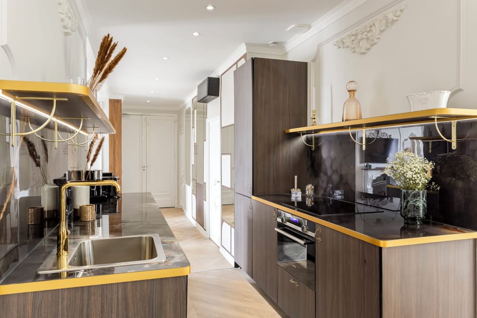 Apartment, City View | Private kitchen | Fridge, microwave, oven, stovetop