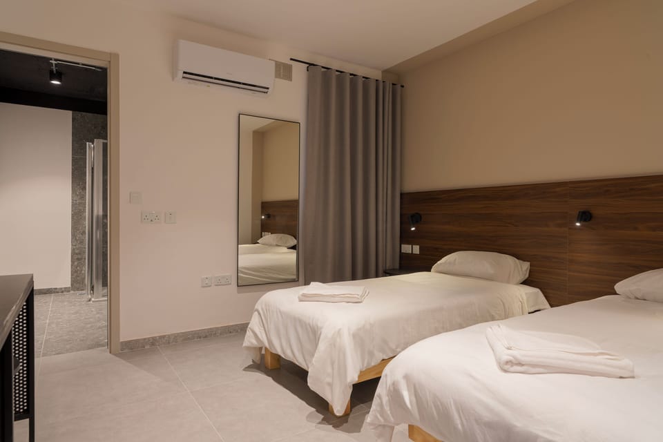 Apartment, Balcony (for 2 people) | Soundproofing, iron/ironing board, WiFi (free)
