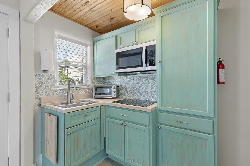 House, Multiple Beds (Terrapin Station) | Private kitchen | Oven, toaster