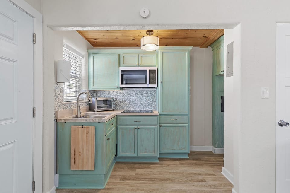 House, Multiple Beds (Terrapin Station) | Private kitchen | Oven, toaster