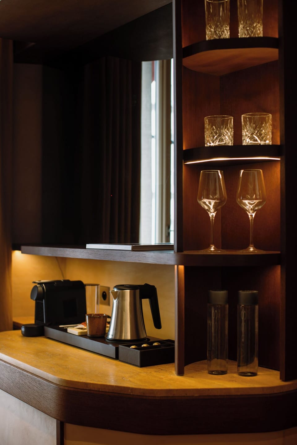 Minibar, individually decorated, individually furnished, desk