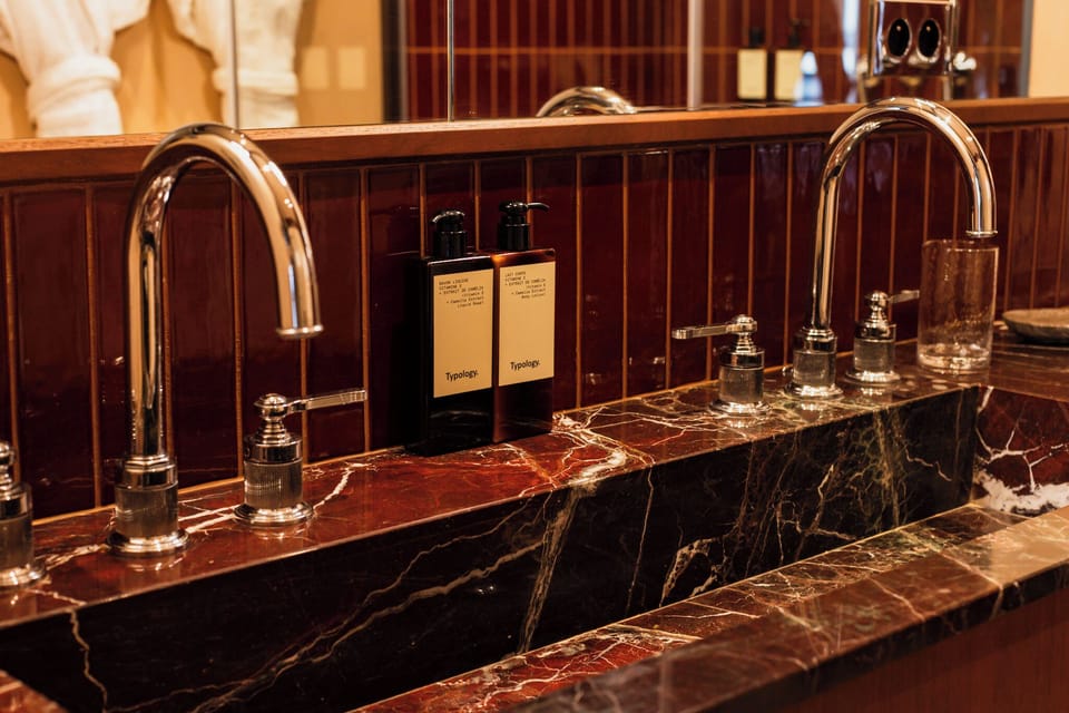 Premium Suite, City View (CONFIDENTIEL-6) | Bathroom | Bathrobes