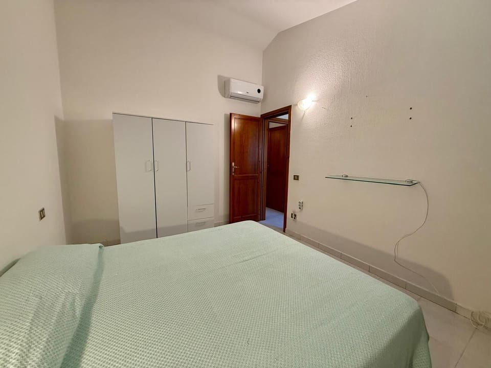 House | Iron/ironing board, cribs/infant beds