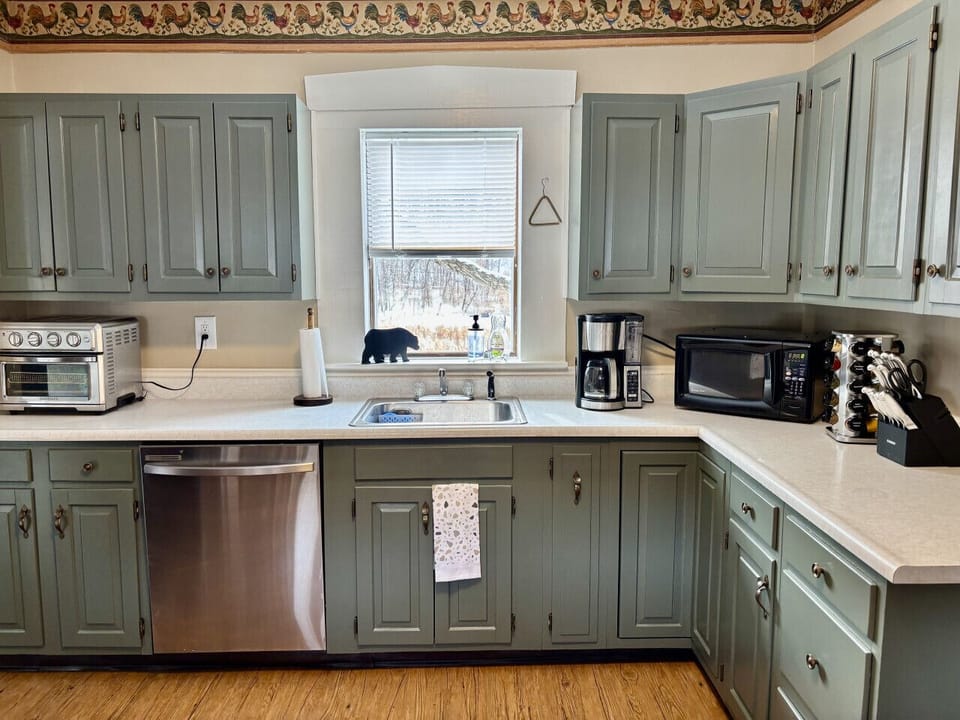 Coffee maker with grounds provided, teas provided, spice rack (kept fresh), toaster oven, blender, loads of cabinet space, wine glasses, shot glasses... Everything you need to feed the crew!