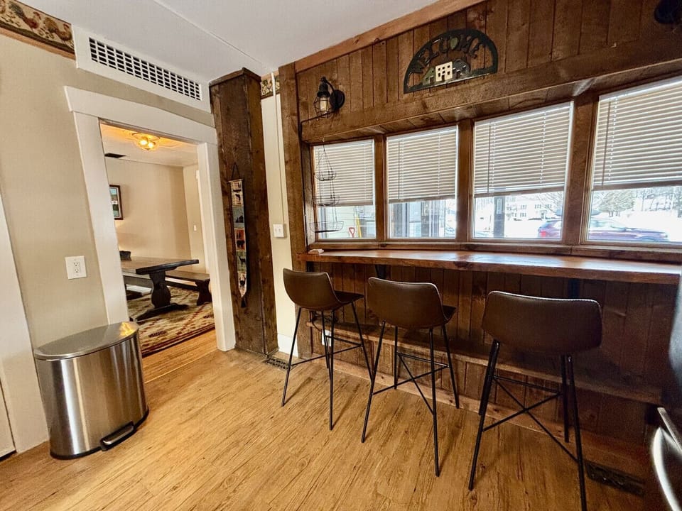Eat in kitchen!