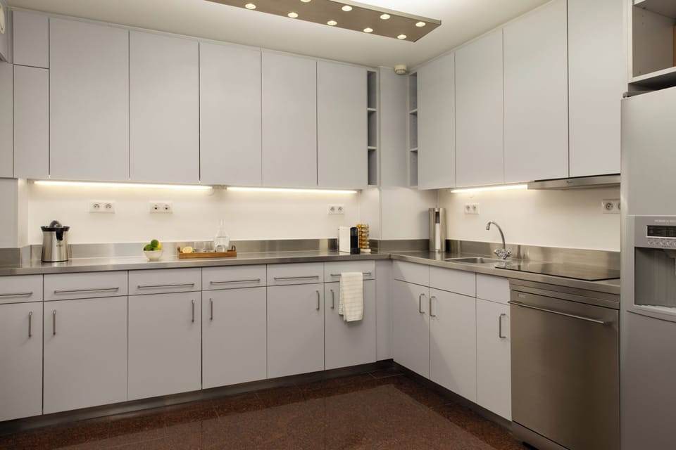 Luxury Penthouse | Private kitchen | Full-size fridge, microwave, oven, stovetop