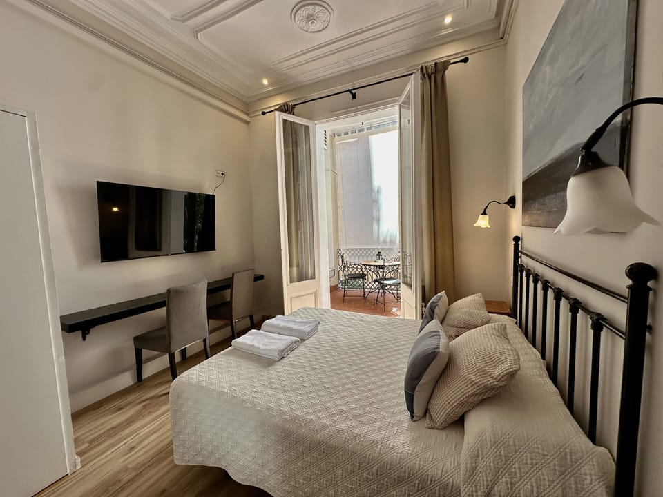 In-room safe, soundproofing, free WiFi