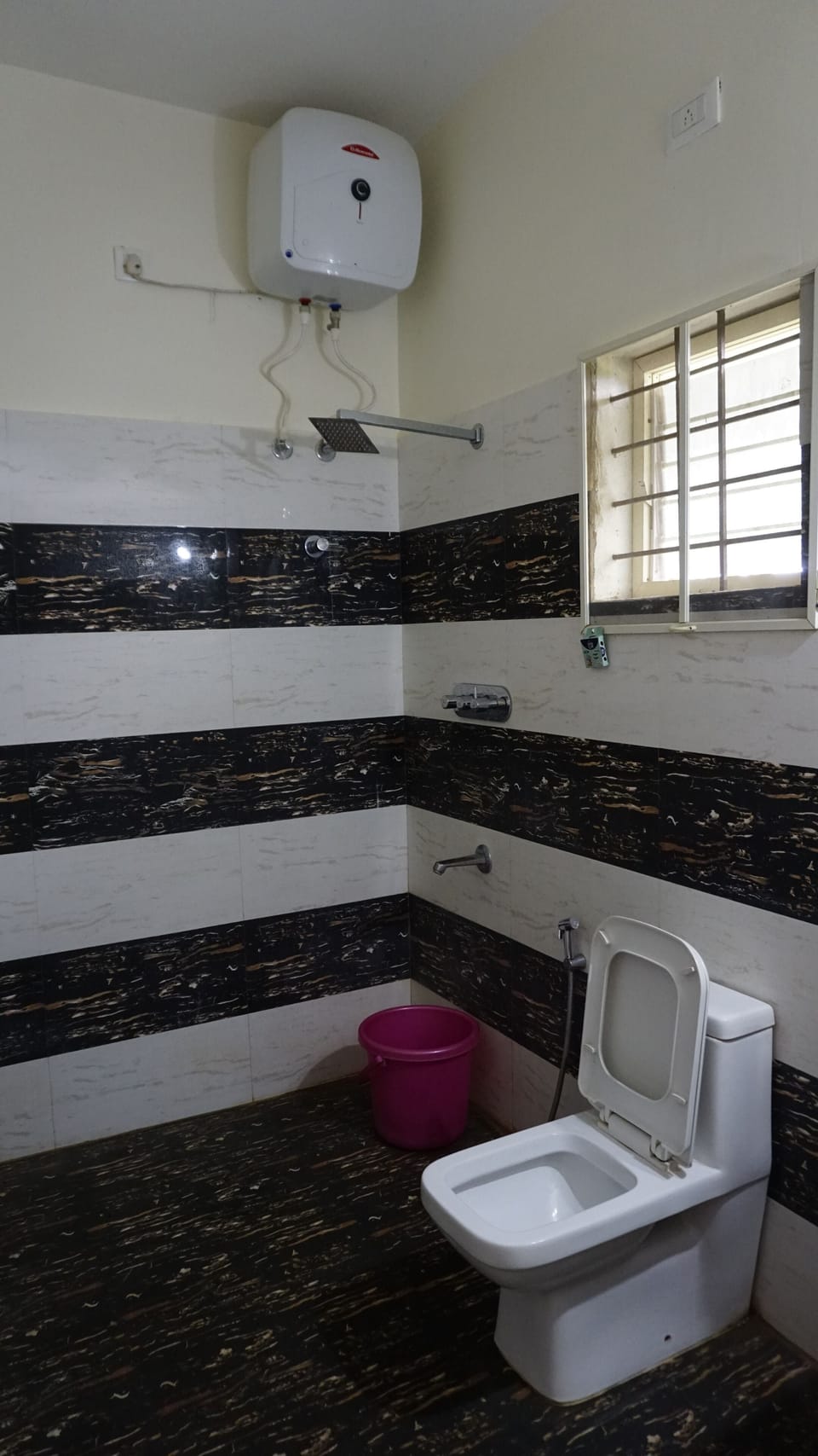 Standard Triple Room, Balcony, Mountain View | Bathroom | Shower, free toiletries, towels, soap