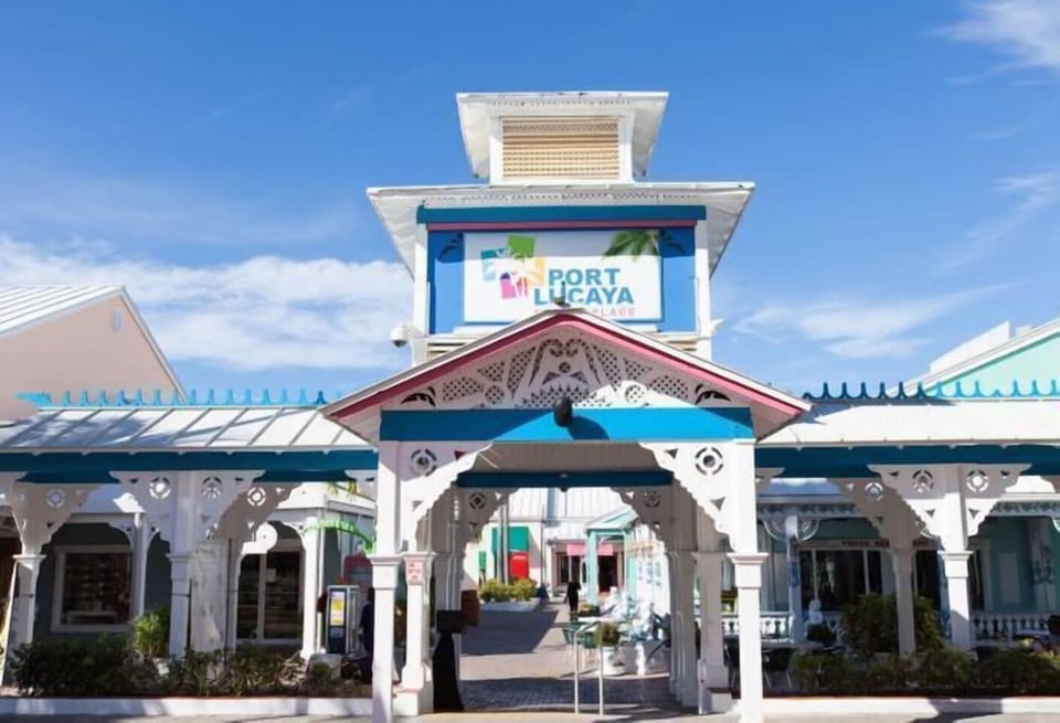 Port Lucaya- 5 min drive