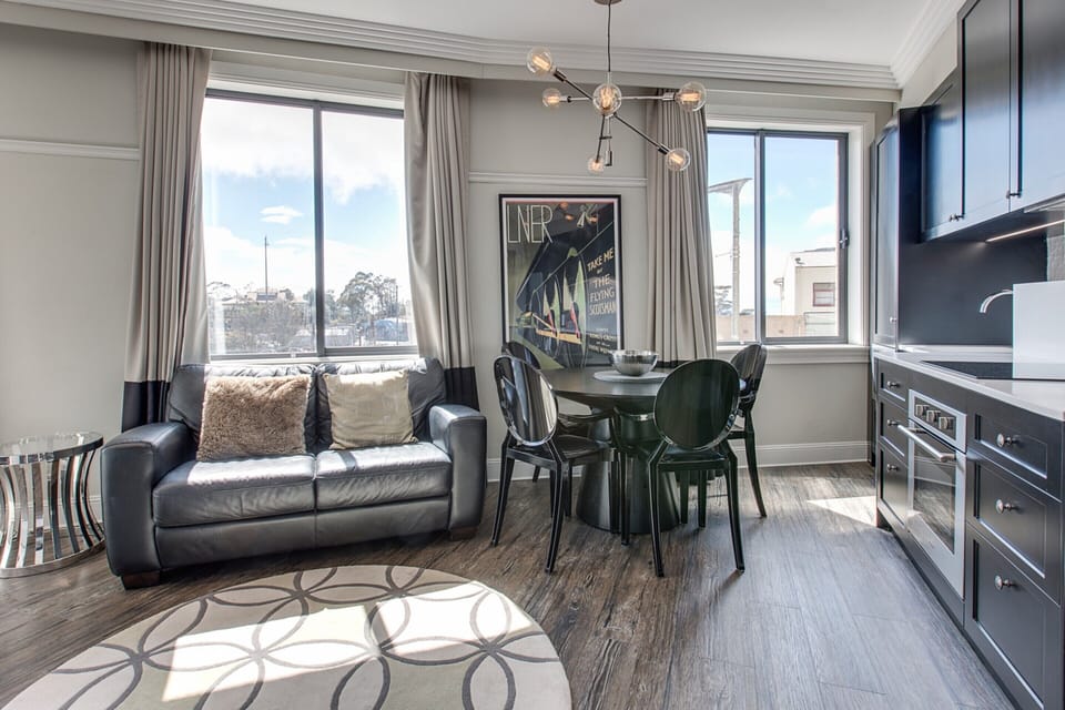 Apartment | Living room | Fireplace