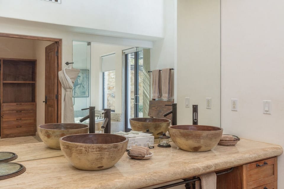Master 1 Bathroom