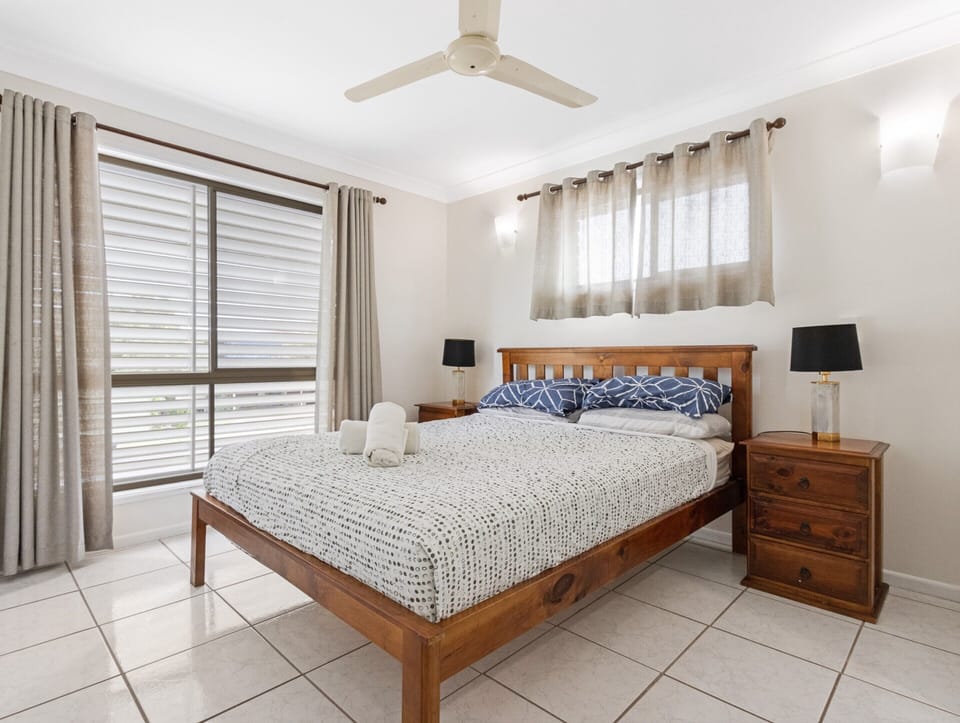 Apartment | 3 bedrooms, laptop workspace, iron/ironing board, bed sheets