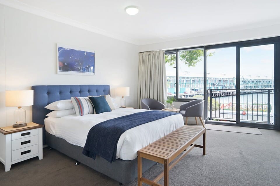 Apartment | Laptop workspace, iron/ironing board, bed sheets