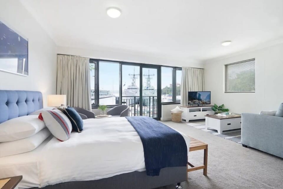 Apartment | Laptop workspace, iron/ironing board, bed sheets