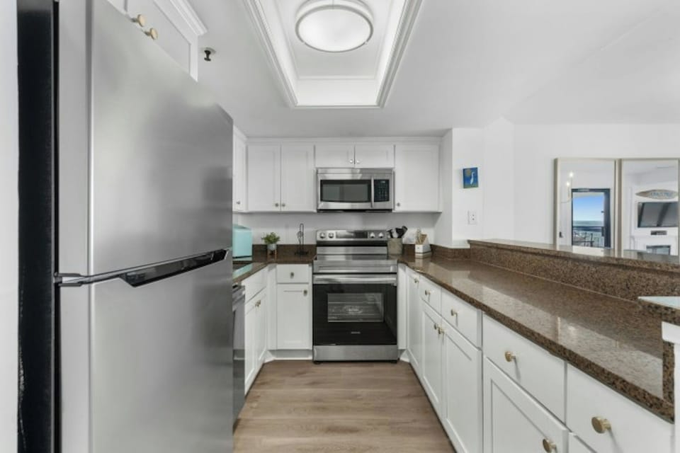 All modern appliances to make meal preparation a breeze.