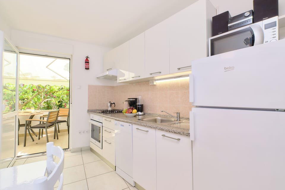 fully equipped kitchen-dishwasher, stove, microwave, fridge with freezer,blender