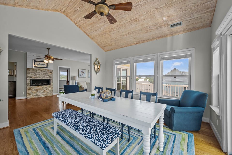 Dining Area conveniently located of the living room and kitchen. 
