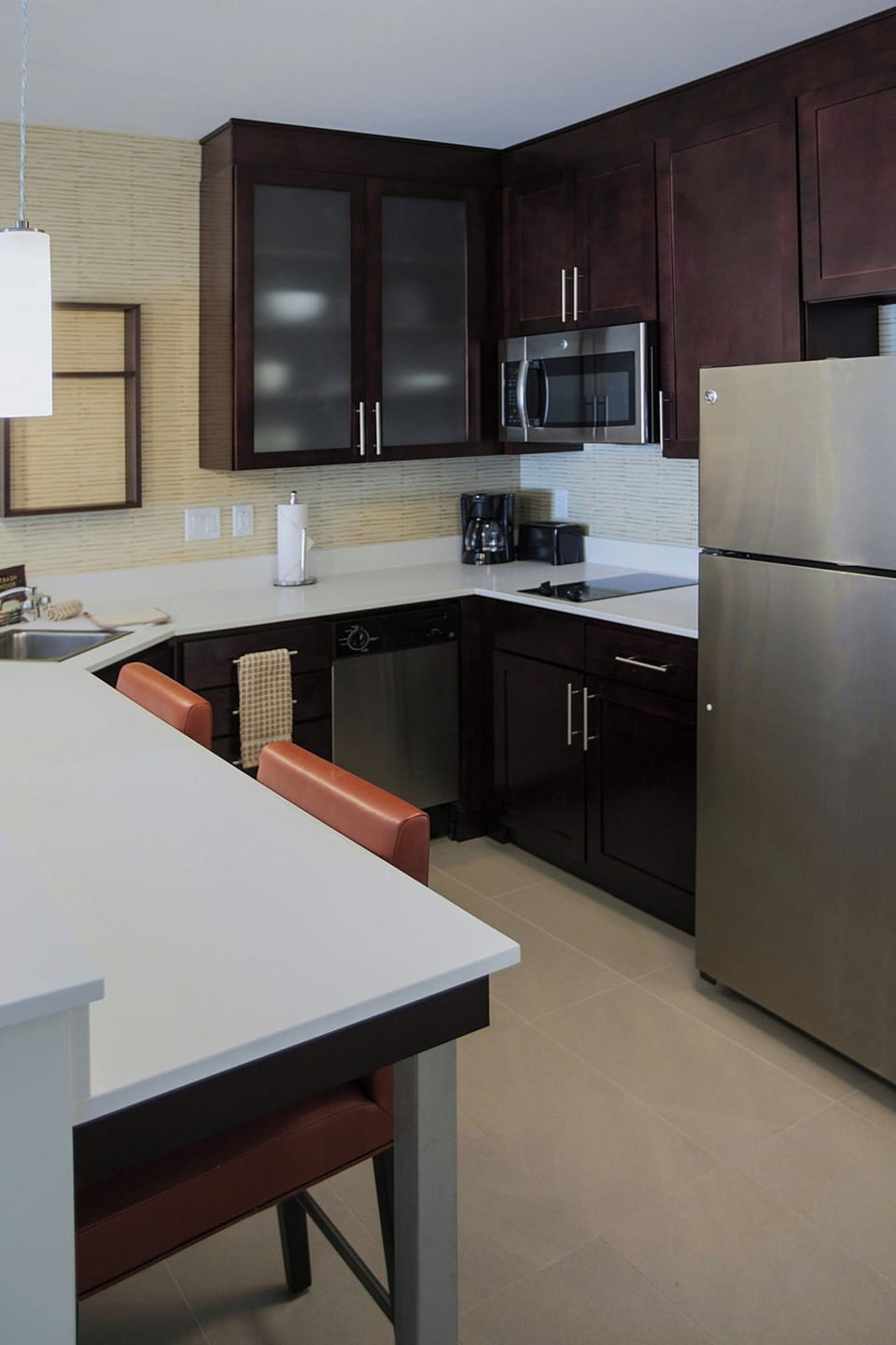 Coffee/tea maker, fridge, microwave, stovetop