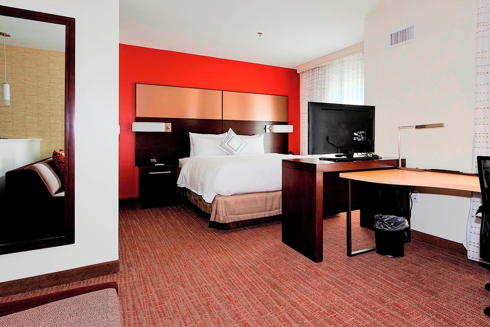 Studio, 1 King Bed with Sofa bed | In-room safe, desk, iron/ironing board, cribs (free)