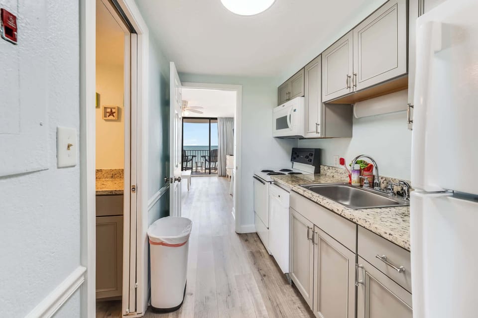 Equipped Kitchen for Your Stay
