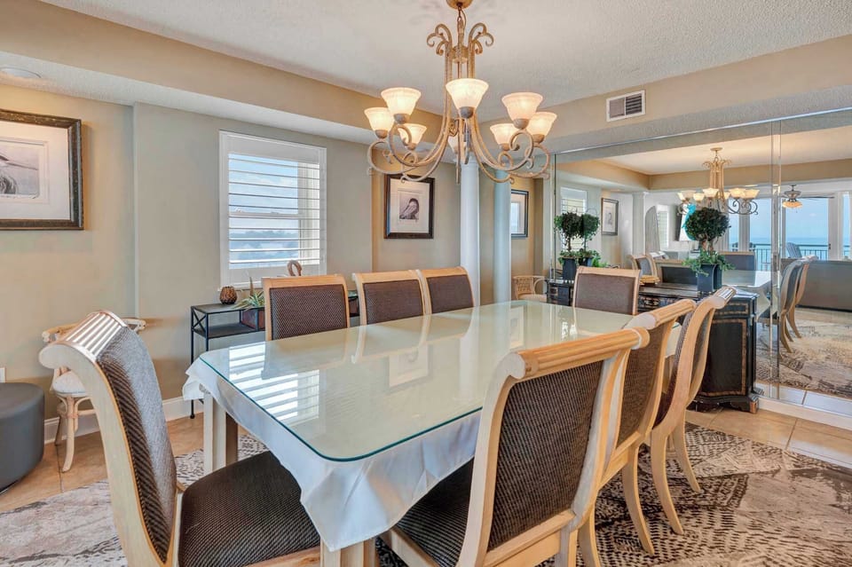 Dining Area for Family Meals 🍽️
