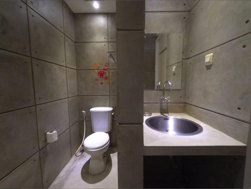 Shower, free toiletries, hair dryer, slippers