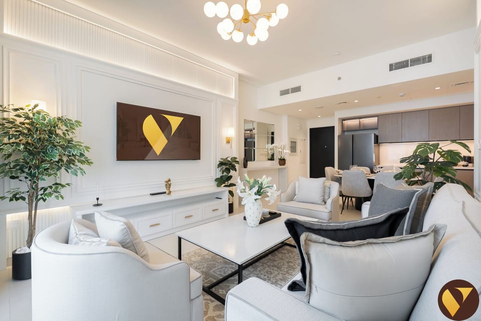 Luxury Apartment, 4 Bedrooms, Balcony, City View | Living room | 65-inch Smart TV with satellite channels