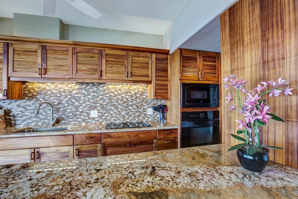 Condo, Multiple Beds, Lanai, Ocean View (Hale Pohaku 1) | Private kitchen