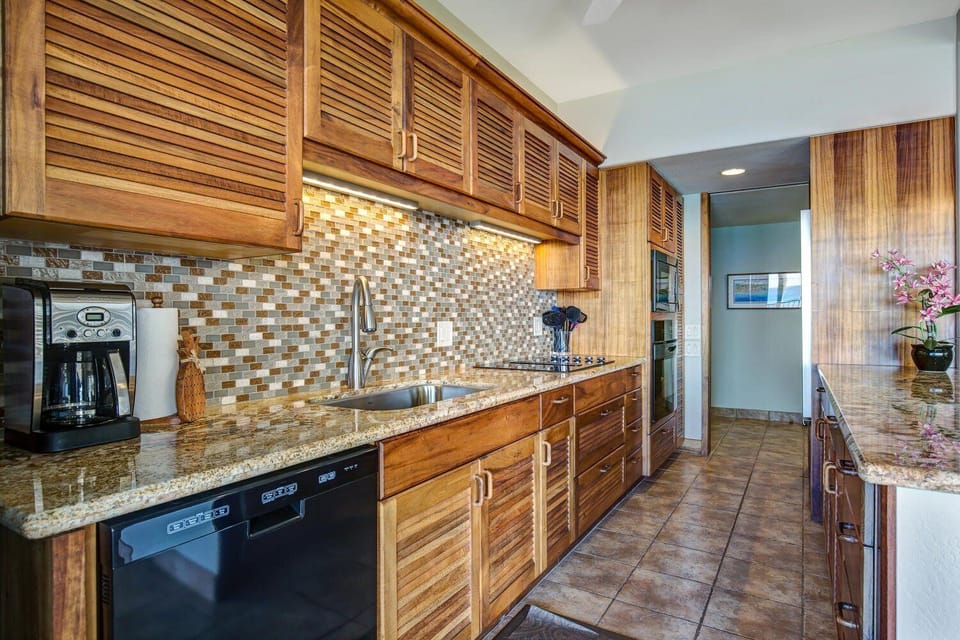 Condo, Multiple Beds, Lanai, Ocean View (Hale Pohaku 1) | Private kitchen