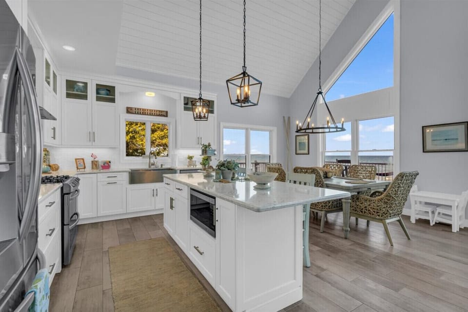 Bright, open, and ready for brunch.